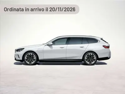 Nuova BMW 530e M Sport 299 CV (219 kW) 2025 Argento Station wagon