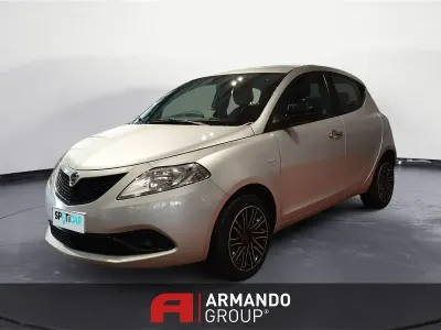 Usata Lancia Ypsilon Gold 69 CV (50 kW) 2020 Grigio Utilitaria