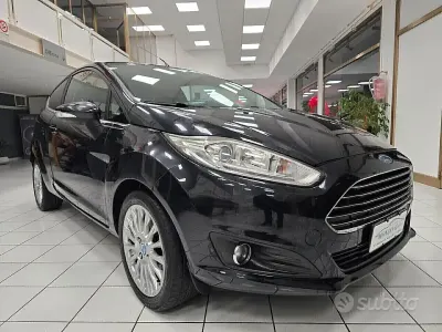 Usado Ford Fiesta Titanium 75 HP (55 kW) 2013 Preto Sedan