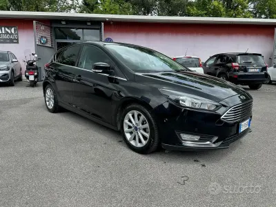 Usado Ford Focus Titanium 125 CV (91 kW) 2015 Negro Berlina