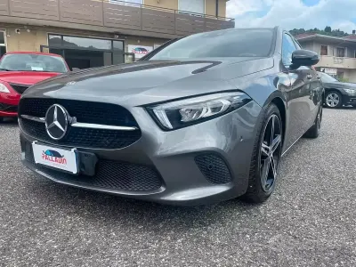 Usata Mercedes A180 Night 116 CV (85 kW) 2018 Grigio Berlina
