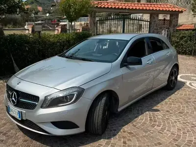Usata Mercedes A180 109 CV (80 kW) 2013 Grigio Berlina