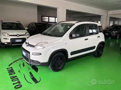 Usata Fiat Panda 4x4 S 84 CV (61 kW) 2020 Bianco Utilitaria