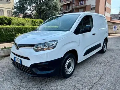 Usata Toyota Proace City City 102 CV (75 kW) 2022 Bianco Monovolume
