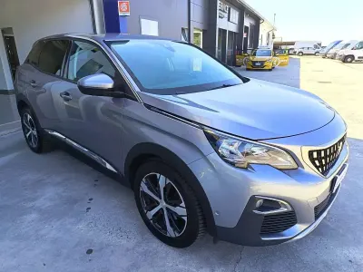 Usata Peugeot 3008 Allure 120 CV (88 kW) 2017 Grigio artense SUV