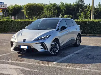 Usata MG MG4 EV Luxury 67 kW (92 CV) 2023 Grigio Utilitaria