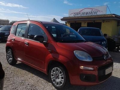 Usata Fiat Panda Lounge 69 CV (50 kW) 2014 Rosso Utilitaria