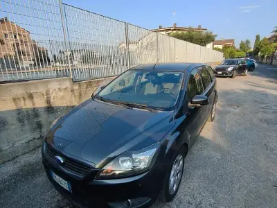 Usata Ford Focus 109 CV (80 kW) 2009 Grigio Station wagon