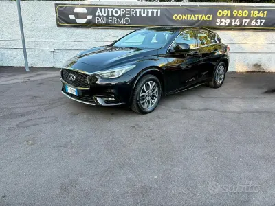 Usata Infiniti Q30 Business 109 CV (80 kW) 2018 Nero Berlina