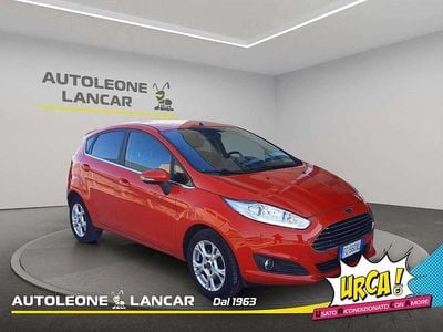 Begagnad Ford Fiesta Titanium 97 HK (71 kW) 2017 Röd Sedan