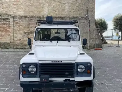 Usata Land Rover Defender 109 CV (80 kW) 1990 Bianco SUV