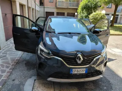 Usata Renault Captur Equilibre 94 CV (69 kW) 2023 Blu/azzurro SUV
