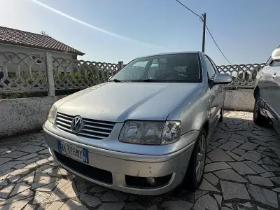Usata VW Polo Comfortline 75 CV (55 kW) 2001 Grigio Berlina