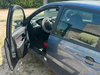 Usata Ford Fiesta 73 CV (53 kW) 2006 Bluazzurro Utilitaria