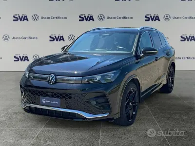 Usata VW Tiguan R-line 150 CV (110 kW) 2024 Deep black SUV