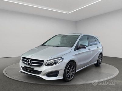 Usata Mercedes B200 135 CV (99 kW) 2018 Argento Monovolume