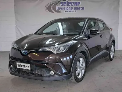 Usata Toyota C-HR Active 122 CV (89 kW) 2019 Marrone SUV