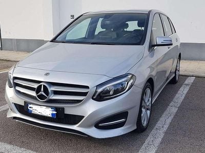 Usata Mercedes B180 109 CV (80 kW) 2018 Grigio Monovolume