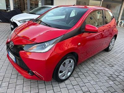 Usata Toyota Aygo Cool 69 CV (50 kW) 2017 Rosso Utilitaria