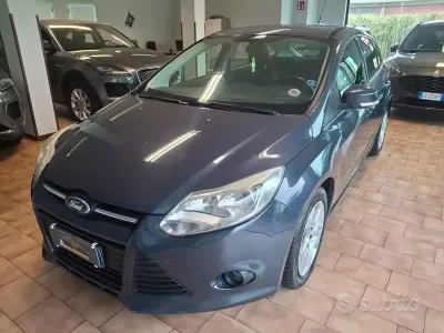 Usata Ford Focus 95 CV (69 kW) 2014 Grigio Berlina