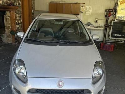 Begagnad Fiat Punto 75 HK (55 kW) 2012 Grå Halvkombi