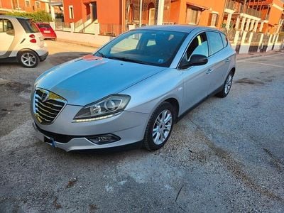 Usado Lancia Delta Gold 120 CV (88 kW) 2013 Plateado Utilitario