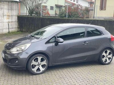 Usata Kia Rio EX 90 CV (66 kW) 2012 Grigio Berlina