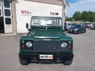 Usata Land Rover Defender 122 CV (89 kW) 2006 Verde SUV