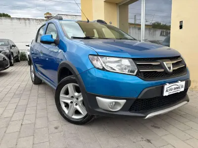 Usata Dacia Sandero Prestige 90 CV (66 kW) 2014 Blu/azzurro Berlina
