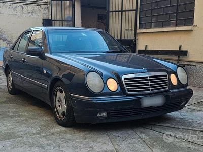 Mercedes E200