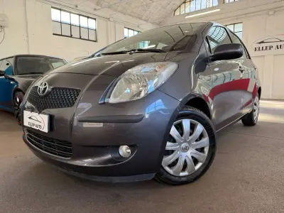 Usata Toyota Yaris 87 CV (63 kW) 2008 Grigio Utilitaria