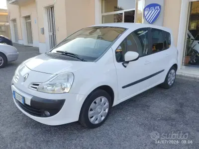 Usata Renault Grand Modus 88 CV (64 kW) 2011 Bianco Monovolume