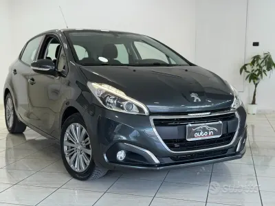 Usata Peugeot 208 Allure 82 CV (60 kW) 2017 Grigio Utilitaria