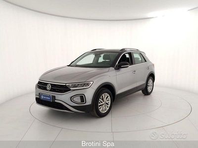 Usata VW T-Roc Life 150 CV (110 kW) 2023 Grigio SUV
