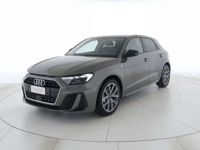 Nuova Audi A1 Sportback S-Line 150 CV (110 kW) 2026 Grigio chronos metallizzato ne Utilitaria