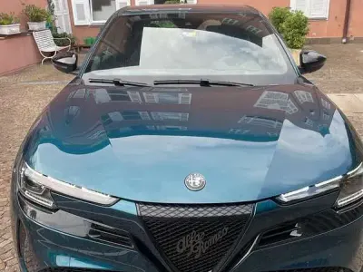 Usata Alfa Romeo Junior 114 kW (156 CV) 2025 Blu/azzurro SUV