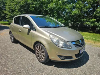 Usata Opel Corsa Edition 86 CV (63 kW) 2010 Oro Utilitaria