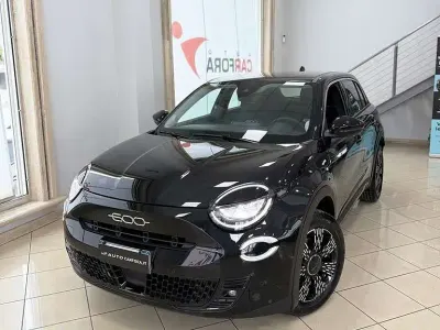 Usata Fiat 600 Pop 136 CV (100 kW) 2025 Nero cinema pastello SUV