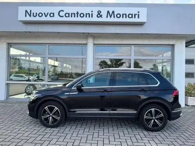 Usata VW Tiguan Elegance 150 CV (110 kW) 2022 Black effetto perla SUV