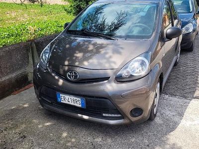 Usata Toyota Aygo 69 CV (50 kW) 2014 Marrone Utilitaria