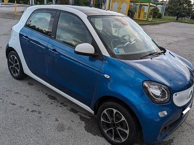 Begagnad Smart ForFour Passion 71 HK (52 kW) 2015 Blå Halvkombi