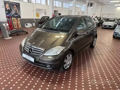 Gebraucht Mercedes A160 Style 95 PS (69 kW) 2010 Braun Limousine