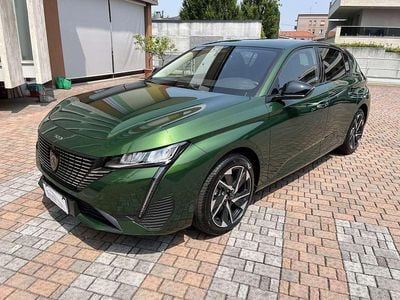 Nuova Peugeot 308 Allure 136 CV (100 kW) 2026 Verde olivine Berlina