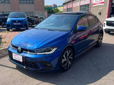 Usata VW Polo R-line 110 CV (80 kW) 2023 Blu/azzurro Utilitaria