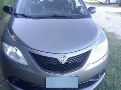 Usata Lancia Ypsilon 69 CV (50 kW) 2016 Utilitaria
