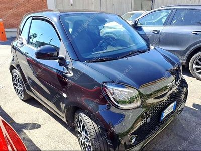 Usata Smart ForTwo Coupé Prime 41 kW (56 CV) 2021 Body panels black Utilitaria