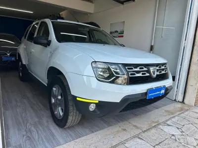 Usata Dacia Duster Lauréate 109 CV (80 kW) 2017 Bianco SUV