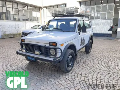 Usata Lada niva 82 CV (60 kW) 2010 Bianco SUV