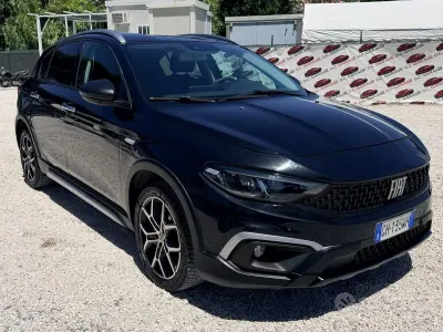 Usata Fiat Tipo Cross 100 CV (73 kW) 2022 Nero Berlina