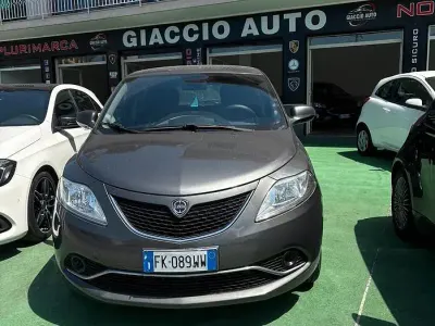 Usata Lancia Ypsilon Silver 69 CV (50 kW) 2017 Grigio Utilitaria